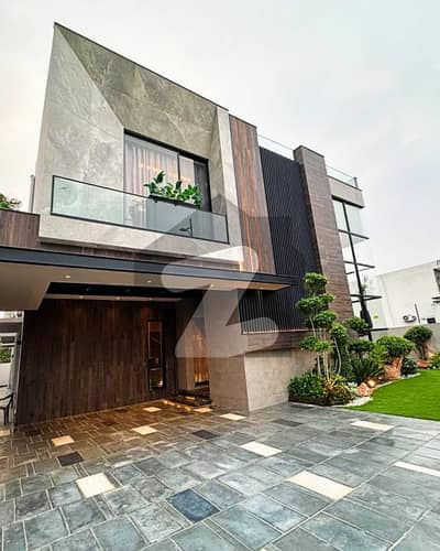 IDEL LOCATION FOR INVESTMENT 1 KANAL HOUSE AVAILABLE FOR SALE IN DHA PHASE 7 LAHORE.