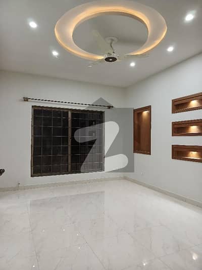 بحریہ ٹاؤن فیز 8 بحریہ ٹاؤن راولپنڈی,راولپنڈی میں 5 کمروں کا 10 مرلہ مکان 1.25 لاکھ میں کرایہ پر دستیاب ہے۔