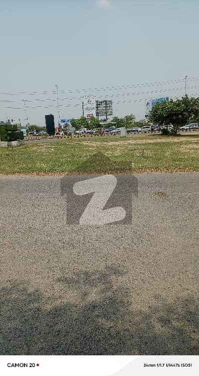 ڈی ایچ اے فیز 8 ڈیفنس (ڈی ایچ اے),لاہور میں 1 کنال رہائشی پلاٹ 4.0 کروڑ میں برائے فروخت۔