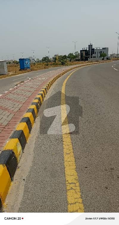 ڈی ایچ اے فیز 8 ڈیفنس (ڈی ایچ اے),لاہور میں 1 کنال رہائشی پلاٹ 6.25 کروڑ میں برائے فروخت۔