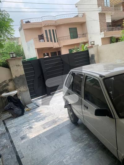 10 Marla Used House Available For Sale In Naz Town