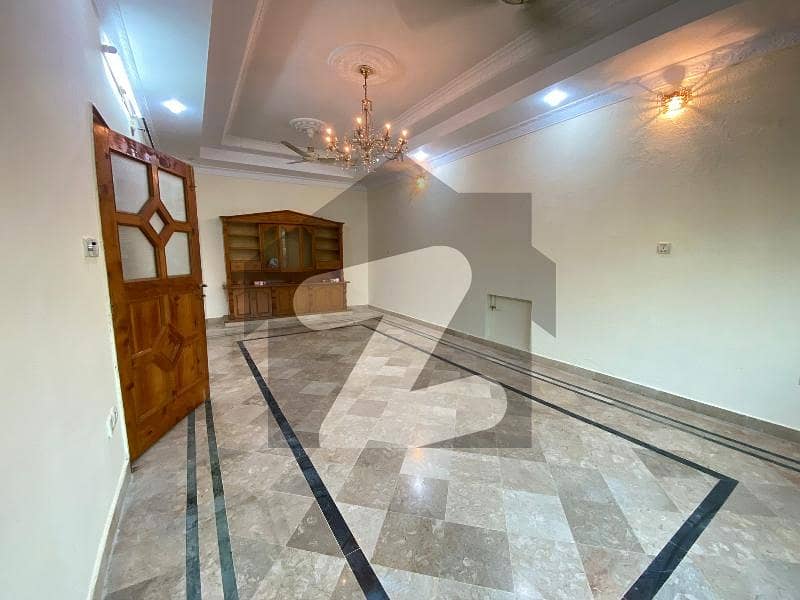 ایف ۔ 8 اسلام آباد میں 5 کمروں کا 1 کنال مکان 39.0 کروڑ میں برائے فروخت۔