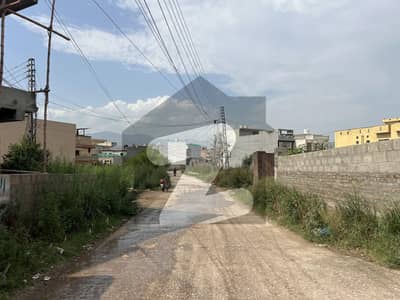 Corner 9.25 Marla Plot for Sale on Abbasi Road 300m from Bazaar, Prime Location