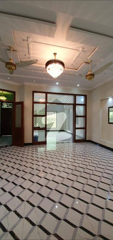 10 Marla Full House Available For Rent Near Park Mosque And Commercial Area In Central