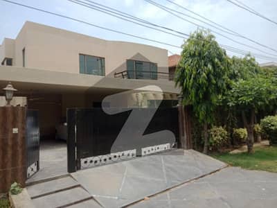 ONE KANAL BEAUTIFULL HOUSE AVALIABLE FOR RENT IN DHA DEFANCE