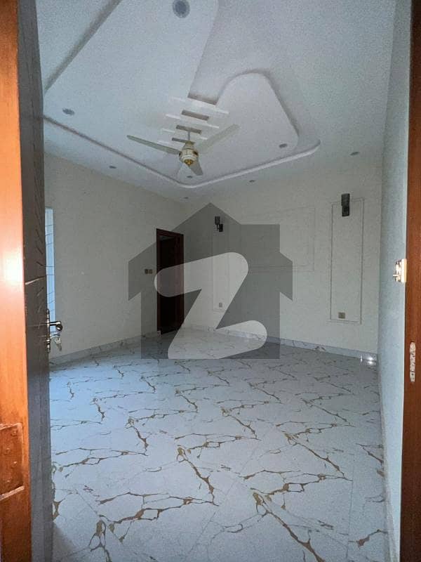 10 Marla Brend New House Available For Sale 10 Marla Brend New House Available For Sale