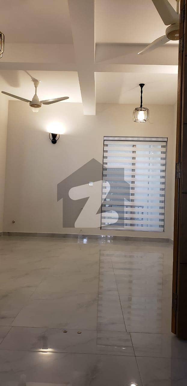 Upper Portion 3 Bed Available For Rent Upper Portion 3 Bed Available For Rent
