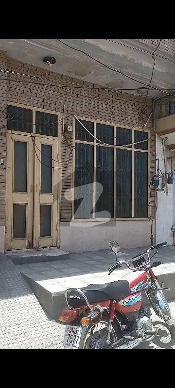گلستان کالونی نمبر 1 فیصل آباد میں 4 کمروں کا 4 مرلہ مکان 35.0 ہزار میں کرایہ پر دستیاب ہے۔