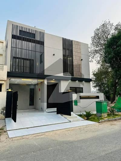 Bahria Town , 266 Tulip Ext   5.33 Marla   Dimension 30 X 40   3 bed with attach bath 2 TV lounge 1 Dinning  1 powder room 1 servant quarter with bath 1 Garage  Near by Walking Distance  Grand Jamia Mosque  Golf Court  Dental College Hardeez Pizza Hut Punjab Pharmacy Gym