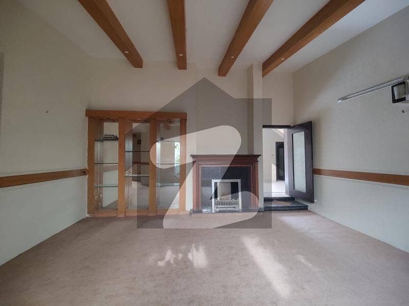 4000 SQ FEET COMMERCIAL HALL FOR RENT 4000 SQ FEET COMMERCIAL HALL FOR RENT