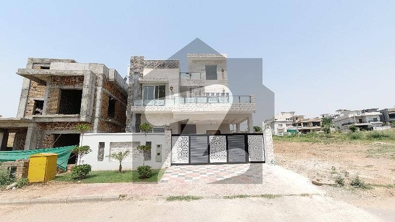 Prime Location In DHA Phase 3 - Block B House Sized 10 Marla For sale Prime Location In DHA Phase 3 - Block B House Sized 10 Marla For sale