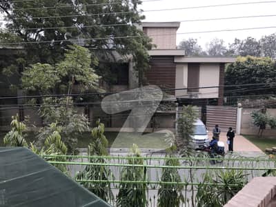 گلبرگ 3 گلبرگ,لاہور میں 2 کنال کمرشل پلاٹ 25.0 کروڑ میں برائے فروخت۔