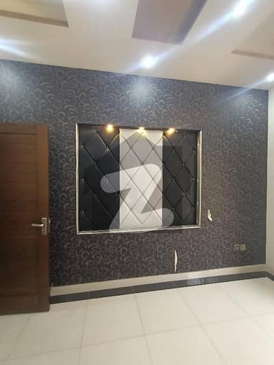 AHMED ASSOCIATES OFFERS 1 KANAL FULL HOUSE FOR RENT With 18KV SOLAR INSTALLATION IN PCSiR PHASE 2 NEAR TO SHUKAT KHANUM HOSPITAL LAHORE.