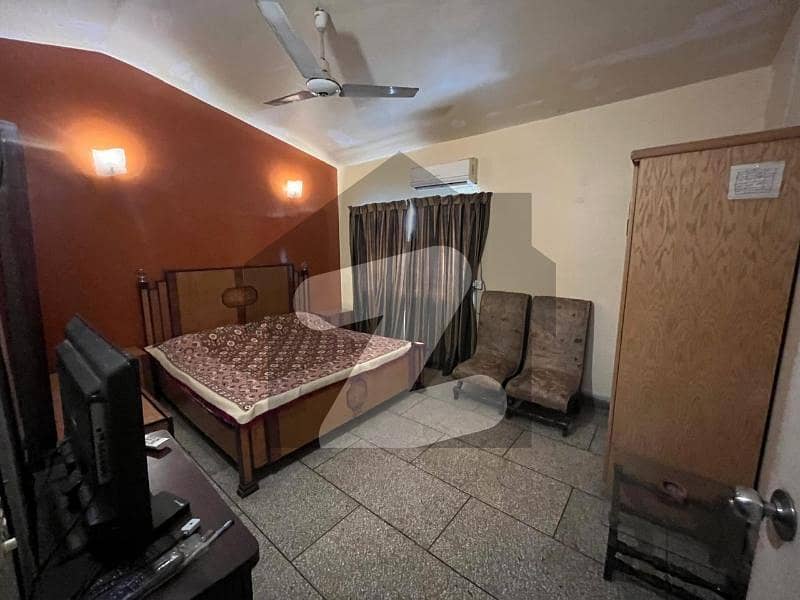 FULLY FURNISHED ROOM FOR RENT IN BANGLOW FULLY FURNISHED ROOM FOR RENT IN BANGLOW