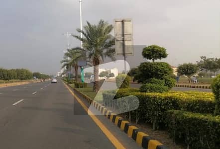 ڈی ایچ اے فیز 8 - بلاک ایل ڈی ایچ اے فیز 8,ڈیفنس (ڈی ایچ اے),لاہور میں 1 کنال رہائشی پلاٹ 3.25 کروڑ میں برائے فروخت۔