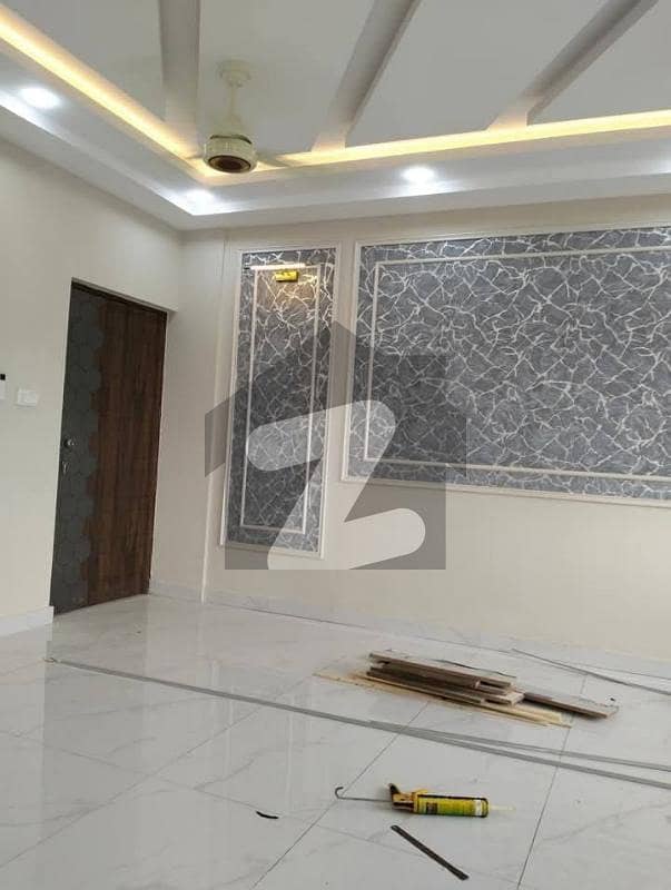 کلفٹن ۔ بلاک 3 کلفٹن,کراچی میں 3 کمروں کا 9 مرلہ فلیٹ 3.5 کروڑ میں برائے فروخت۔