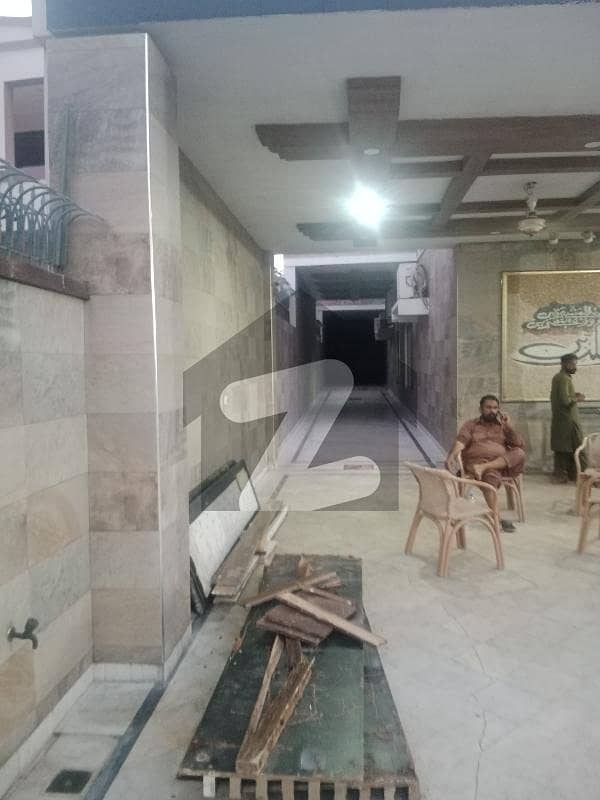 پیپلز کالونی نمبر 1 فیصل آباد میں 6 کمروں کا 2 کنال مکان 25.0 کروڑ میں برائے فروخت۔ پیپلز کالونی نمبر 1 فیصل آباد میں 6 کمروں کا 2 کنال مکان 25.0 کروڑ میں برائے فروخت۔