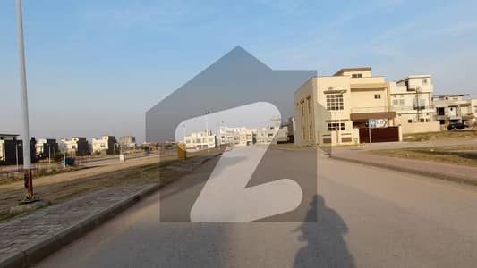 بحریہ ٹاؤن فیز 8 ۔ بلاک ایم بحریہ ٹاؤن فیز 8,بحریہ ٹاؤن راولپنڈی,راولپنڈی میں 5 مرلہ رہائشی پلاٹ 65.0 لاکھ میں برائے فروخت۔