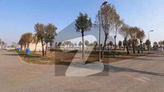 بحریہ ایجوکیشن اینڈ میڈیکل سٹی لاہور میں 5 مرلہ رہائشی پلاٹ 19.75 لاکھ میں برائے فروخت۔
