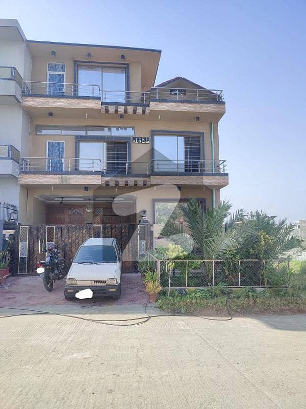 3 Units Residential House (30x60) With Lawn 3 Units Residential House (30x60) With Lawn