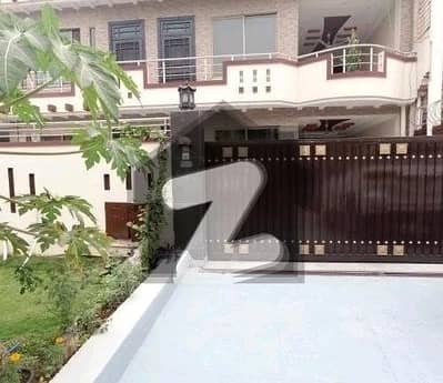 آئی ۔ 8 اسلام آباد میں 6 کمروں کا 14 مرلہ مکان 16.5 کروڑ میں برائے فروخت۔
