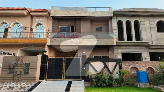 Prime Location In Bankers Avenue - Block F 5 Marla House For sale