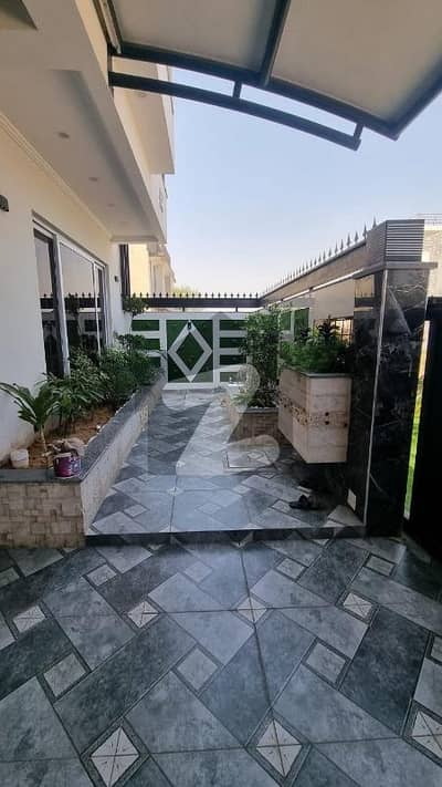 ڈی ۔ 12 اسلام آباد میں 5 کمروں کا 10 مرلہ مکان 13.0 کروڑ میں برائے فروخت۔