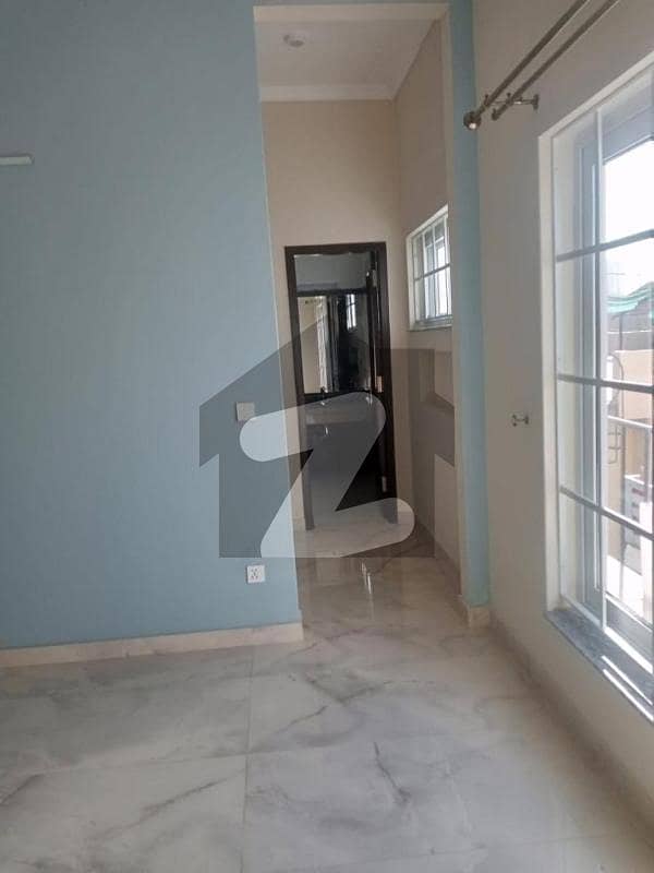 Beautiful Upper Portion In Best Location Beautiful Upper Portion In Best Location
