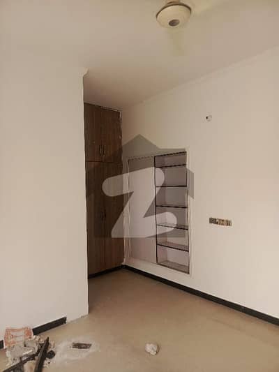 ائیرپورٹ روڈ لاہور میں 3 کمروں کا 5 مرلہ مکان 85.0 ہزار میں کرایہ پر دستیاب ہے۔