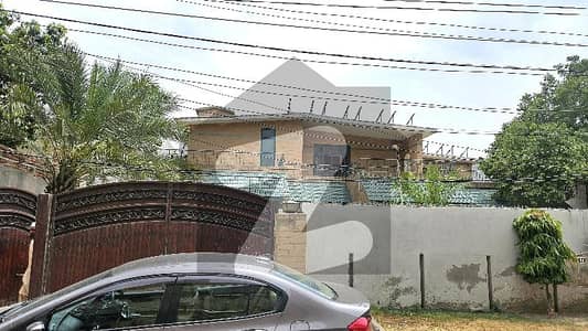 کیولری گراؤنڈ لاہور میں 5 کمروں کا 1 کنال مکان 3.9 لاکھ میں کرایہ پر دستیاب ہے۔