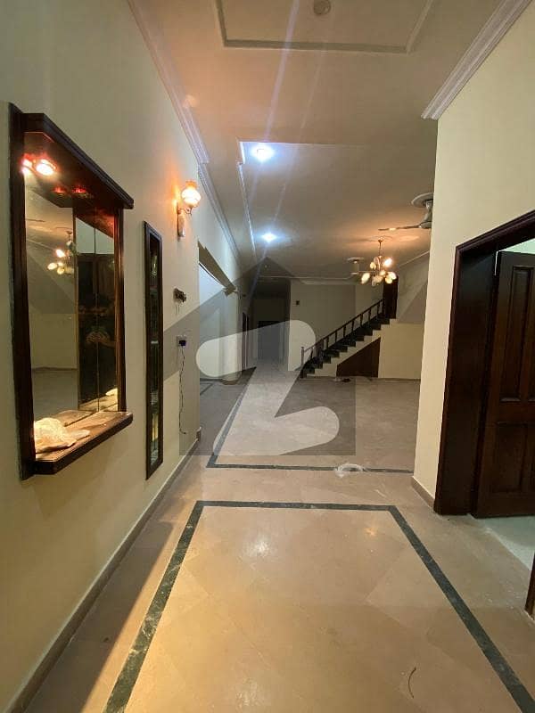 1 Kanal Beautiful House Available For Rent 1 Kanal Beautiful House Available For Rent