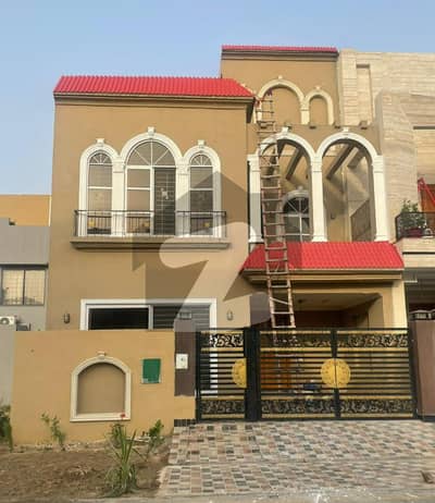 5 MARLA BRAND NEW HOUSE FOR SALE IN VERY REASONABLE PRICE