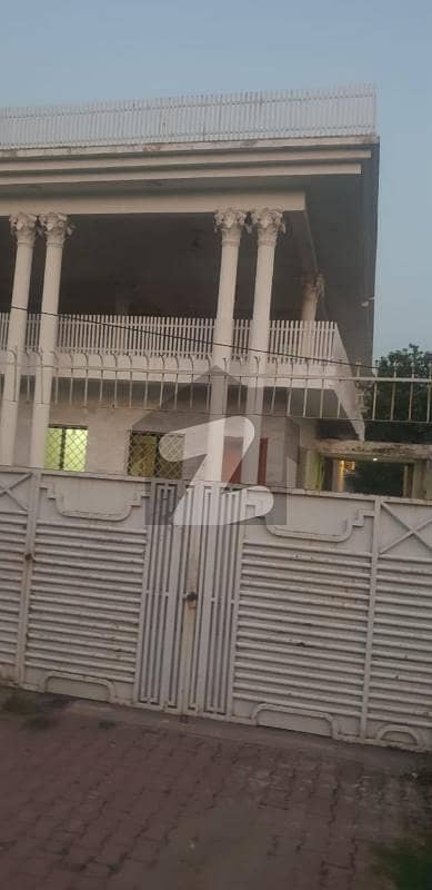 F-10/4 555.55 Square Yards old construction House Available for sale in F-10/4 F-10/4 555.55 Square Yards old construction House Available for sale in F-10/4