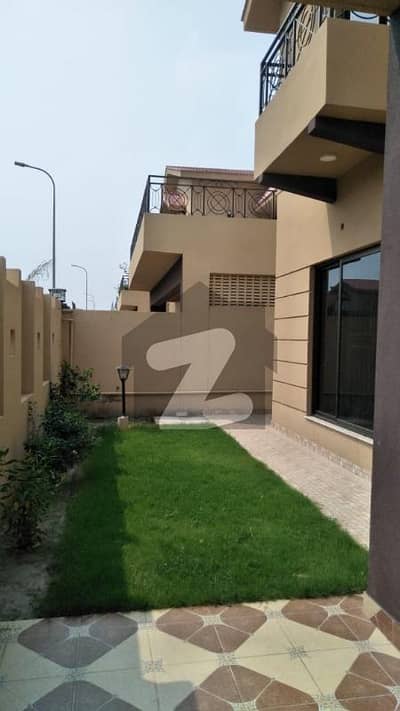 10 Marla 4 Bedrooms House Available For Sale.