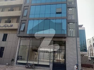 بخاری کمرشل ایریا ڈی ایچ اے فیز 6,ڈی ایچ اے ڈیفینس,کراچی میں 8 مرلہ دکان 16.5 لاکھ میں کرایہ پر دستیاب ہے۔