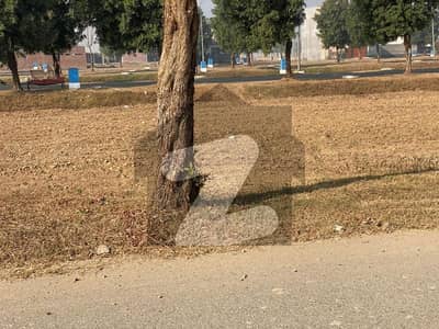 جلیل ٹاؤن گوجرانوالہ میں 3 مرلہ رہائشی پلاٹ 22.0 لاکھ میں برائے فروخت۔