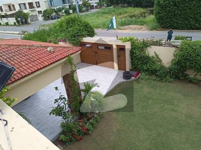 Slightly Used 1000 Yards Bungalow for Sale DHA Phase 8, Khayaban-e-Khalid