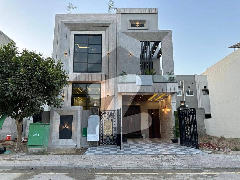 5 Marla Ultra Modern House For Sale in Bahria Town Lahore 5 Marla Ultra Modern House For Sale in Bahria Town Lahore