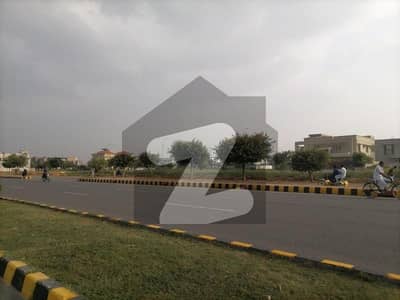 مین کینال بینک روڈ لاہور میں 5 مرلہ رہائشی پلاٹ 57.5 لاکھ میں برائے فروخت۔