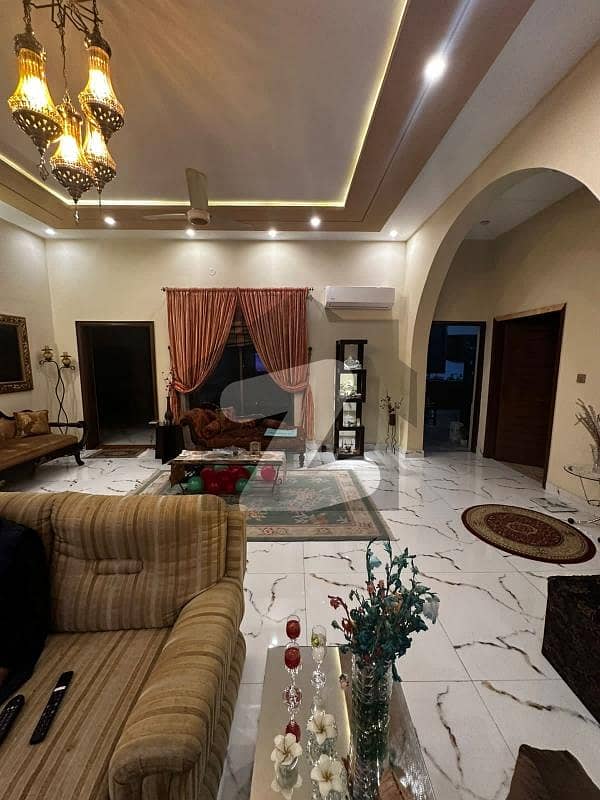 مدینہ ٹاؤن فیصل آباد میں 4 کمروں کا 1 کنال مکان 8.5 کروڑ میں برائے فروخت۔ مدینہ ٹاؤن فیصل آباد میں 4 کمروں کا 1 کنال مکان 8.5 کروڑ میں برائے فروخت۔