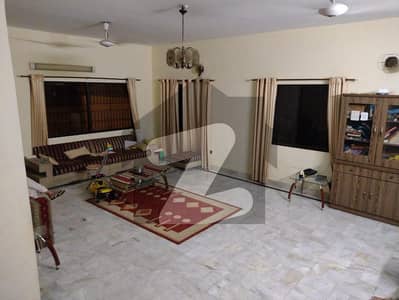 A Prime Location 305 Square Yards House In Karachi Is On The Market For sale