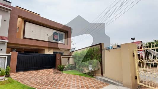 لیک سٹی میڈوز لاہور میں 7 کمروں کا 11 مرلہ مکان 4.5 کروڑ میں برائے فروخت۔