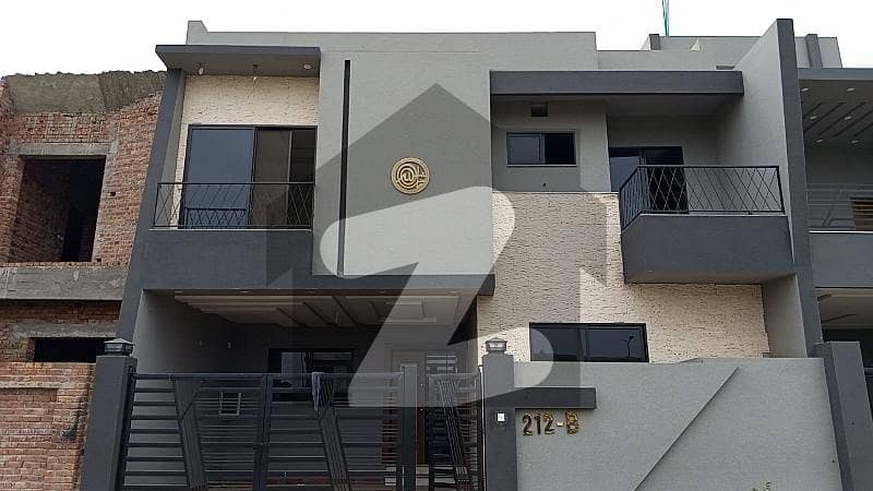 کینال ایونیو لوئر کینال روڈ,فیصل آباد میں 5 مرلہ مکان 1.98 کروڑ میں برائے فروخت۔ کینال ایونیو لوئر کینال روڈ,فیصل آباد میں 5 مرلہ مکان 1.98 کروڑ میں برائے فروخت۔
