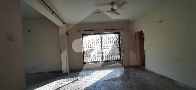 ایف ۔ 7 اسلام آباد میں 3 کمروں کا 1 کنال بالائی پورشن 1.9 لاکھ میں کرایہ پر دستیاب ہے۔