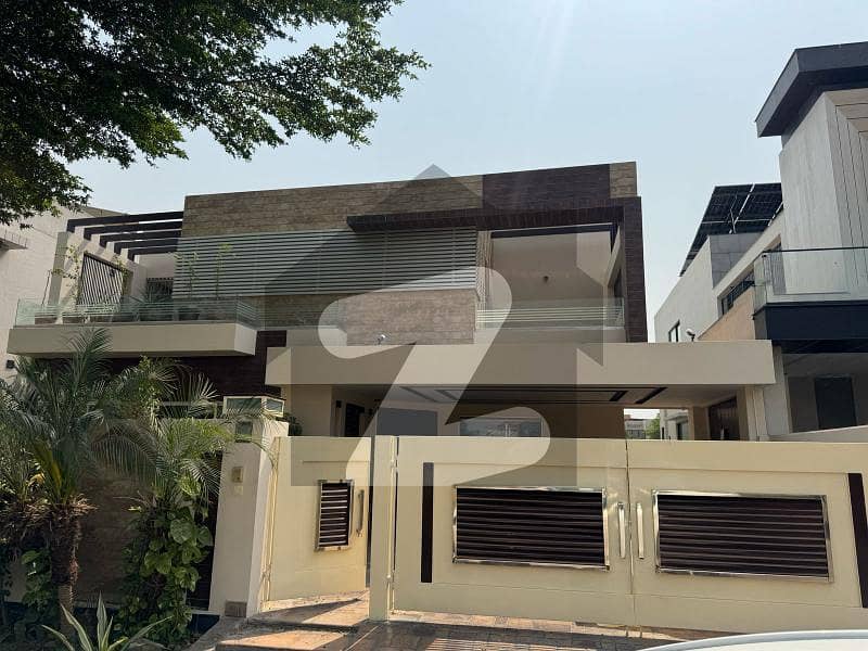 Phase 6 Block B Back of main road walking distance from masjisd and merket Phase 6 Block B Back of main road walking distance from masjisd and merket