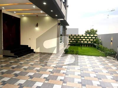 28 MARLA BRAND NEW LOWER PORTION WITH SAPRATE GATE AVAILABLE FOR RENT IN DHA PHS 8 NEAR TO RING ROAD