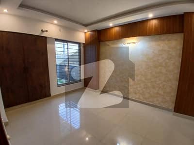3 BED DRAWING DINNING WITH EXTRA LAND BRAND NEW FULLY RENOVATED FLAT FOR SALE IN JAUHAR BISMA GREEN