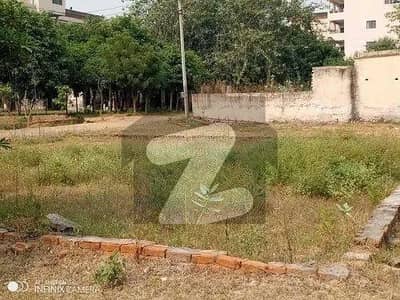 مسلم ٹاؤن فیصل آباد میں 12 مرلہ رہائشی پلاٹ 1.5 کروڑ میں برائے فروخت۔