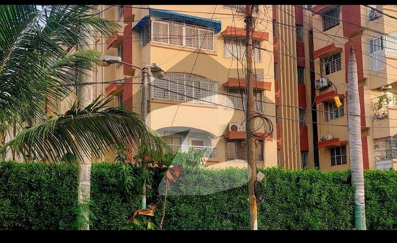 LUXURY FLAT AVAILABLE ON SALE IN GULSHANeIQBAL BLOCK14ERUMVILLAS LUXURY FLAT AVAILABLE ON SALE IN GULSHANeIQBAL BLOCK14ERUMVILLAS