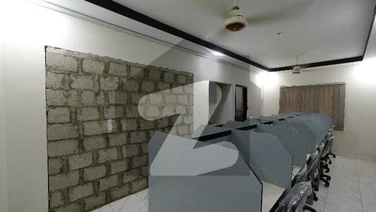 Fully Furnished 650 Square Feet Office Available In Gulshan-e-Iqbal - Block 13/B For rent